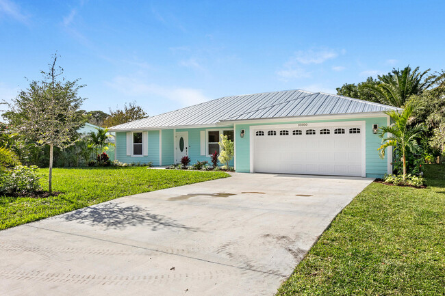 10600 SE Gomez Ave in Hobe Sound, FL - Building Photo - Building Photo