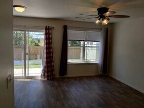 170 Pin Oak Ct in Hollister, MO - Building Photo - Building Photo
