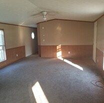 2086 Stonecreek Rd SW in New Philadelphia, OH - Building Photo