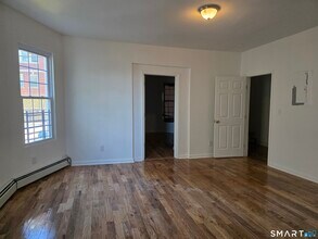 120 Easton Ave in Waterbury, CT - Building Photo - Building Photo