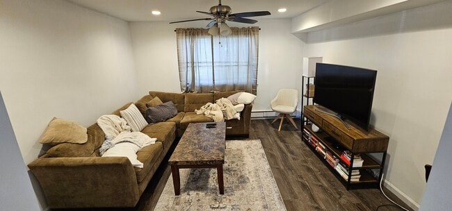 17 Rossmore Ave, Unit 17 Rossmore Ave in Yonkers, NY - Building Photo - Building Photo