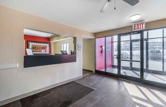 Furnished Studio-Des Moines - West Des Moines in West Des Moines, IA - Building Photo - Building Photo