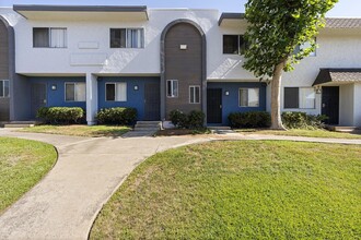 Terre at Bradley in El Cajon, CA - Foto de edificio - Building Photo