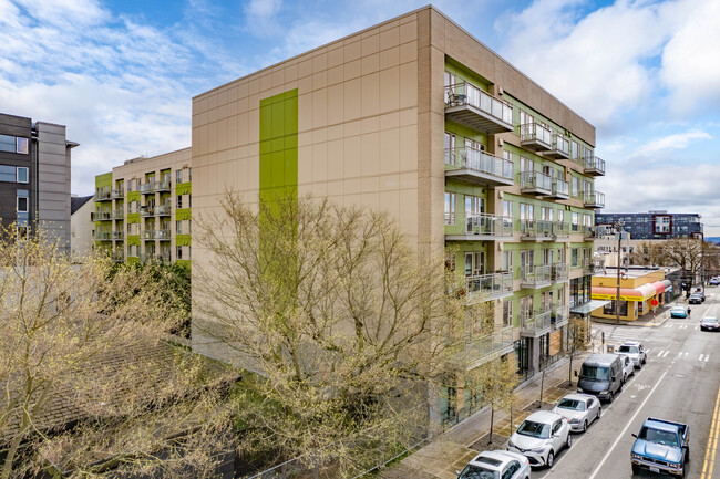 Vik Condominiums in Seattle, WA - Foto de edificio - Building Photo