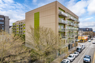 Vik Condominiums in Seattle, WA - Building Photo - Building Photo