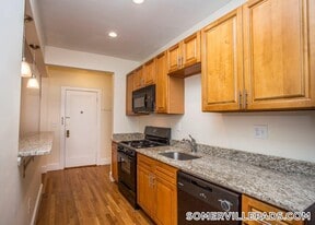 136 Highland Ave in Somerville, MA - Building Photo