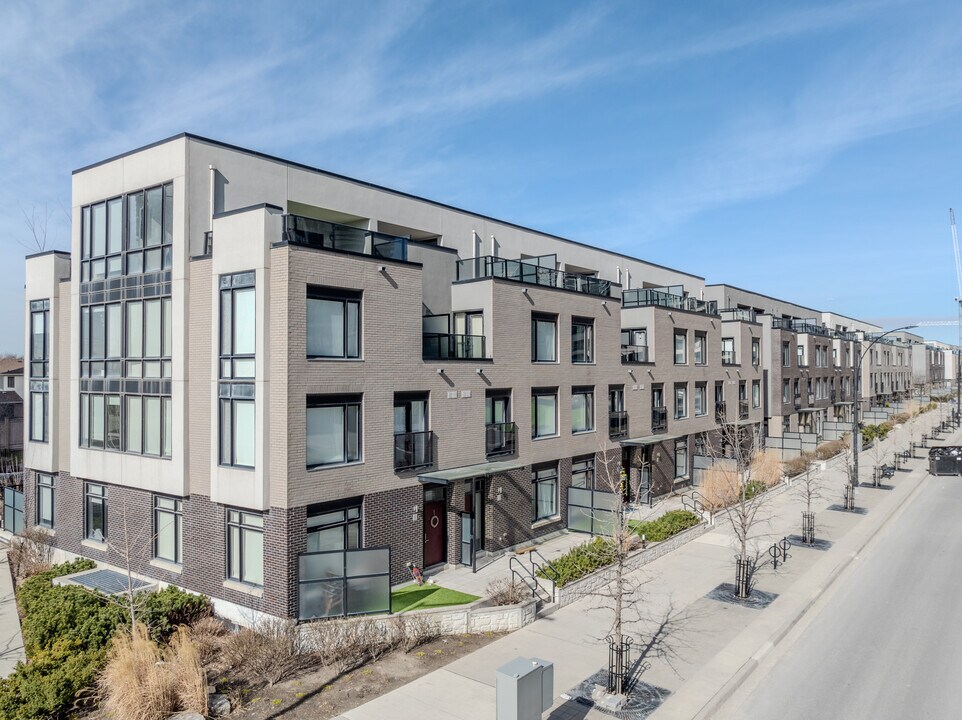 4070 Parkside Village Dr in Mississauga, ON - Building Photo