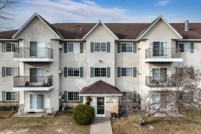 Isanti Village I in Isanti, MN - Foto de edificio - Building Photo