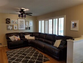 10454 Lanshire Dr in Dallas, TX - Building Photo - Building Photo