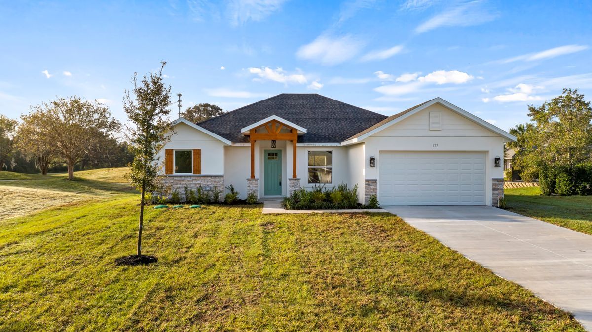 577 Dowling Cir in Lady Lake, FL - Building Photo
