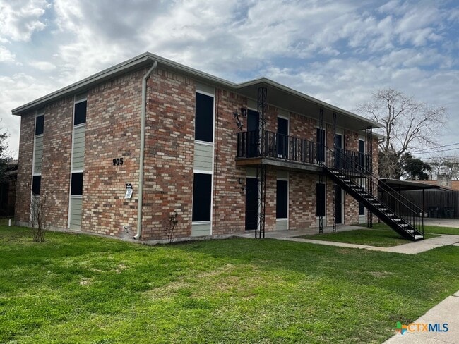 property at 905 Simpson Rd
