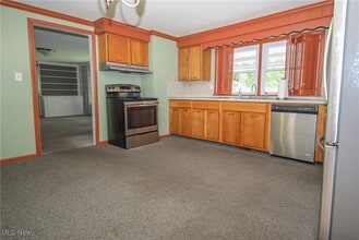 734 Bond Ave in Barnesville, OH - Building Photo - Building Photo