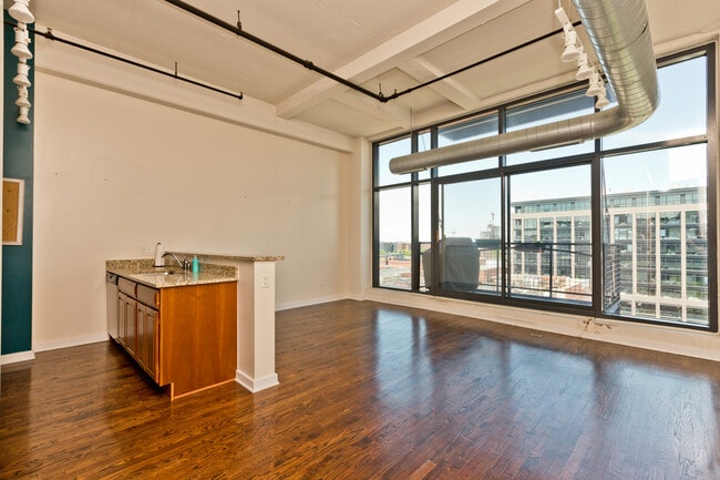 property at 622 W Van Buren St