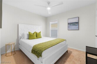 290 4th St S in Naples, FL - Foto de edificio - Building Photo