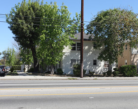 15519 Victory Blvd in Van Nuys, CA - Building Photo - Building Photo