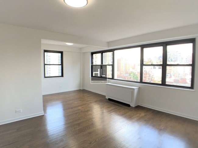 E 16 ST, Unit 18J in New York, NY - Building Photo - Building Photo