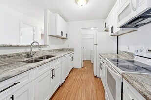 1400 Gandy Blvd N, Unit 411 in St. Petersburg, FL - Building Photo