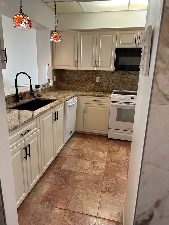 7882 Sailboat Key Blvd S, Unit 505 in South Pasadena, FL - Building Photo - Building Photo
