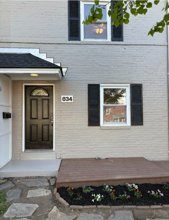 834 S Ivy St in Arlington, VA - Building Photo
