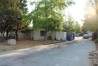 2620 Connie Dr in Sacramento, CA - Foto de edificio - Building Photo