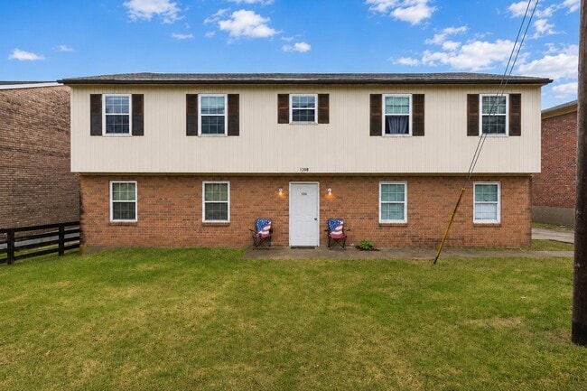 property at 1308 Chinook Trl