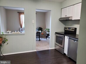 1100 Lisadale Cir in Catonsville, MD - Building Photo - Building Photo