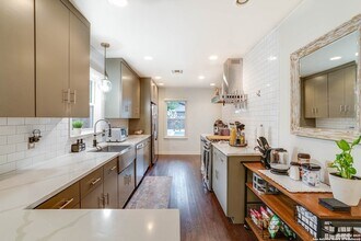 303 Redwood St in San Antonio, TX - Building Photo - Building Photo