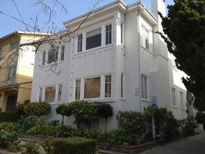 416 Staten Ave in Oakland, CA - Foto de edificio - Building Photo