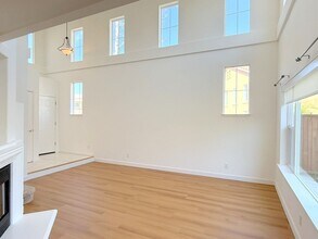 7048 Briza Loop in San Ramon, CA - Building Photo - Building Photo