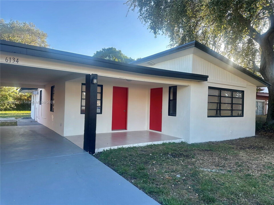 6134 Buchanan St in Hollywood, FL - Building Photo