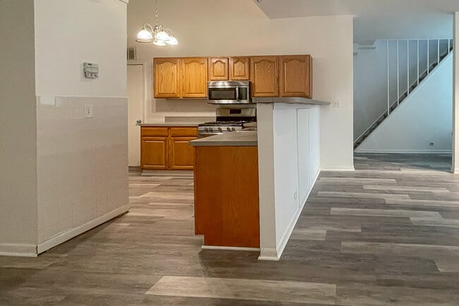 1834 W Henderson St, Unit J02P in Chicago, IL - Building Photo - Building Photo