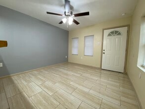 305 W Ash St in Laredo, TX - Building Photo - Building Photo