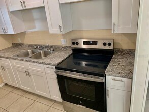 3140 Crestwood Dr in Port Charlotte, FL - Building Photo - Building Photo