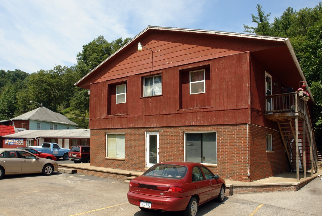 548 Ripley Rd in Spencer, WV - Foto de edificio