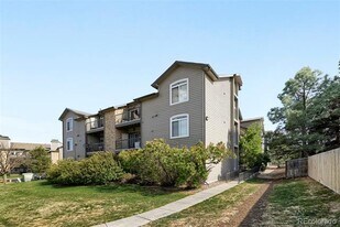 2575 S Syracuse Way in Denver, CO - Building Photo
