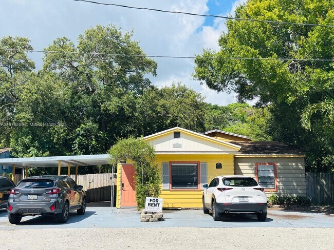 1913 Riverside Dr in Fort Lauderdale, FL - Foto de edificio - Building Photo