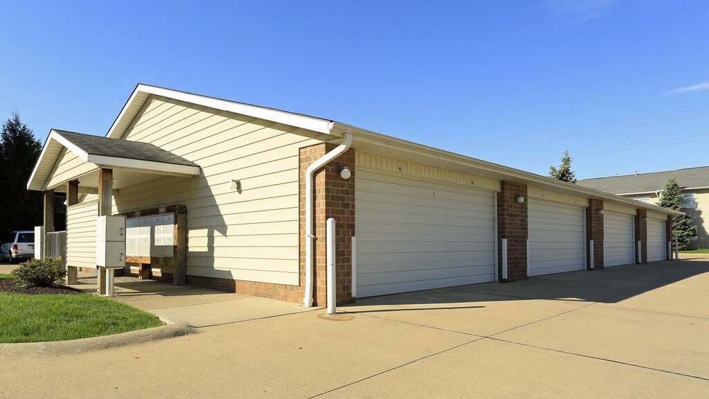 Hunters Crossing Apartments in Elyria, OH