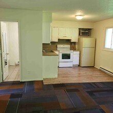 1003 Colonial Dr, Unit 1 in Benton Harbor, MI - Foto de edificio - Building Photo