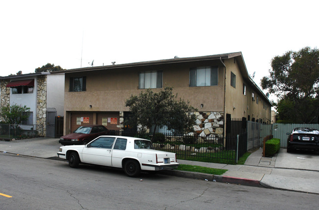 1129 Cedar Ave in Long Beach, CA - Building Photo - Building Photo