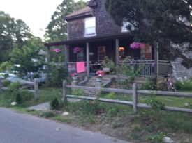 7 Pacific Ave in Oak Bluffs, MA - Building Photo