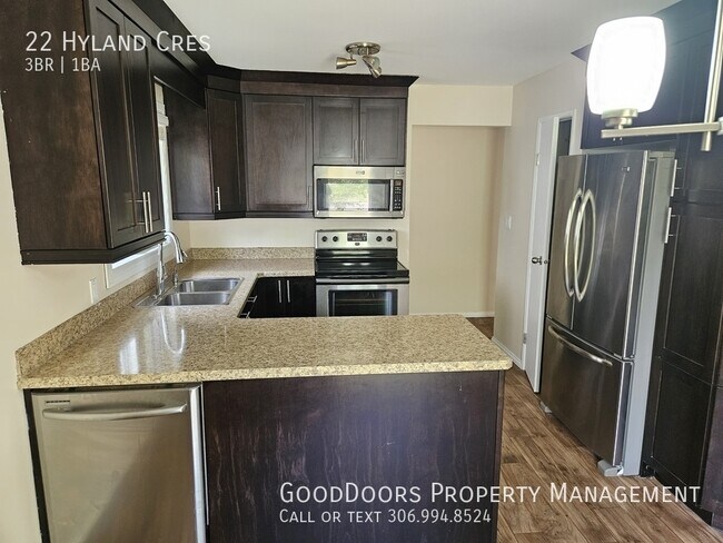 22 Hyland Crescent in Regina, SK - Building Photo - Building Photo