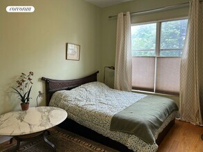10 Slocum Pl in Brooklyn, NY - Building Photo - Building Photo