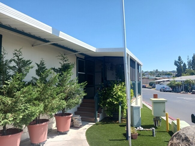 1750 W Citracado Pkwy in Escondido, CA - Building Photo - Building Photo