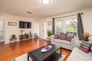 1064 N Montgomery St, Unit Blue Diamond in Starkville, MS - Building Photo