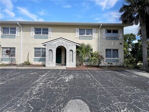 6635 Warwick Cir in Ft. Myers, FL - Building Photo - Building Photo
