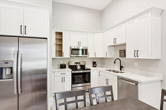 2335 Canal St in New Orleans, LA - Building Photo - Building Photo