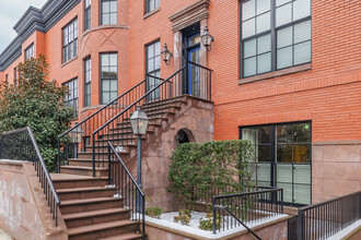 Lefferts Place Mews in Brooklyn, NY - Foto de edificio - Building Photo