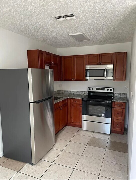 3006 Reiter Dr, Unit B in Auburndale, FL - Building Photo
