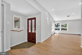 7141 Oak Ridge Rd in Falls Church, VA - Building Photo - Building Photo