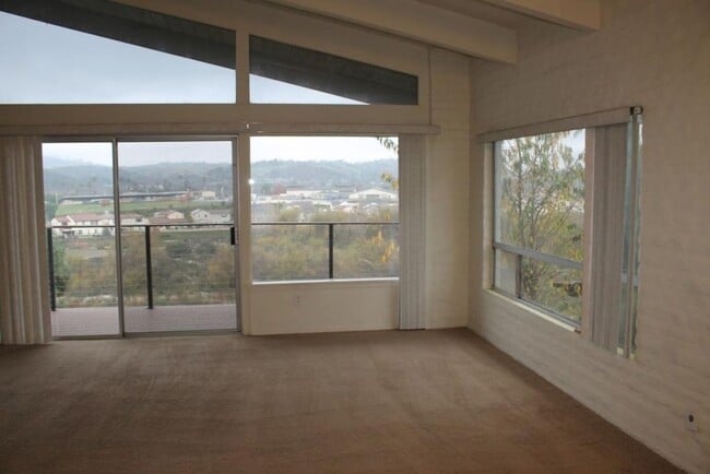 31346 Club Vista Ln in Bonsall, CA - Building Photo - Building Photo